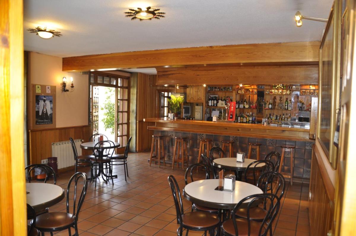 Hotel Tres Arcos - Housity