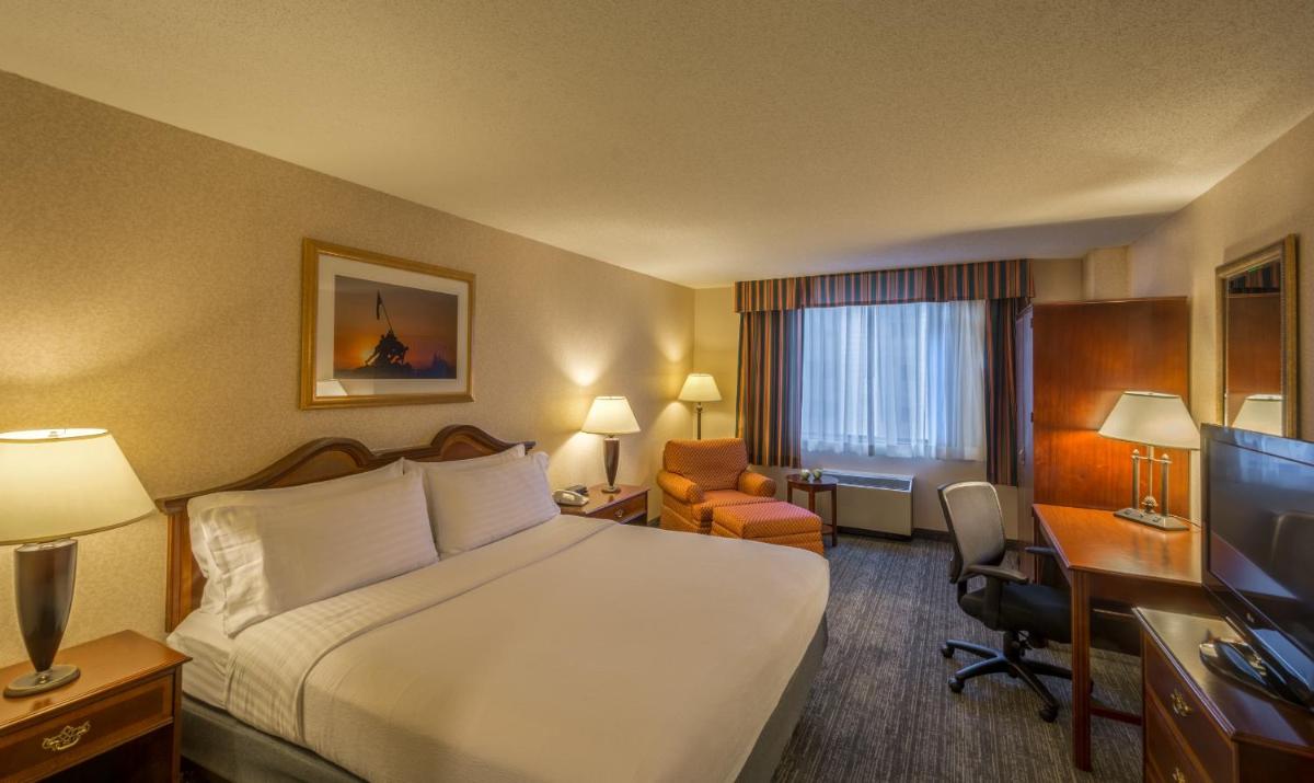 Holiday Inn Arlington at Ballston, an IHG Hotel - Housity