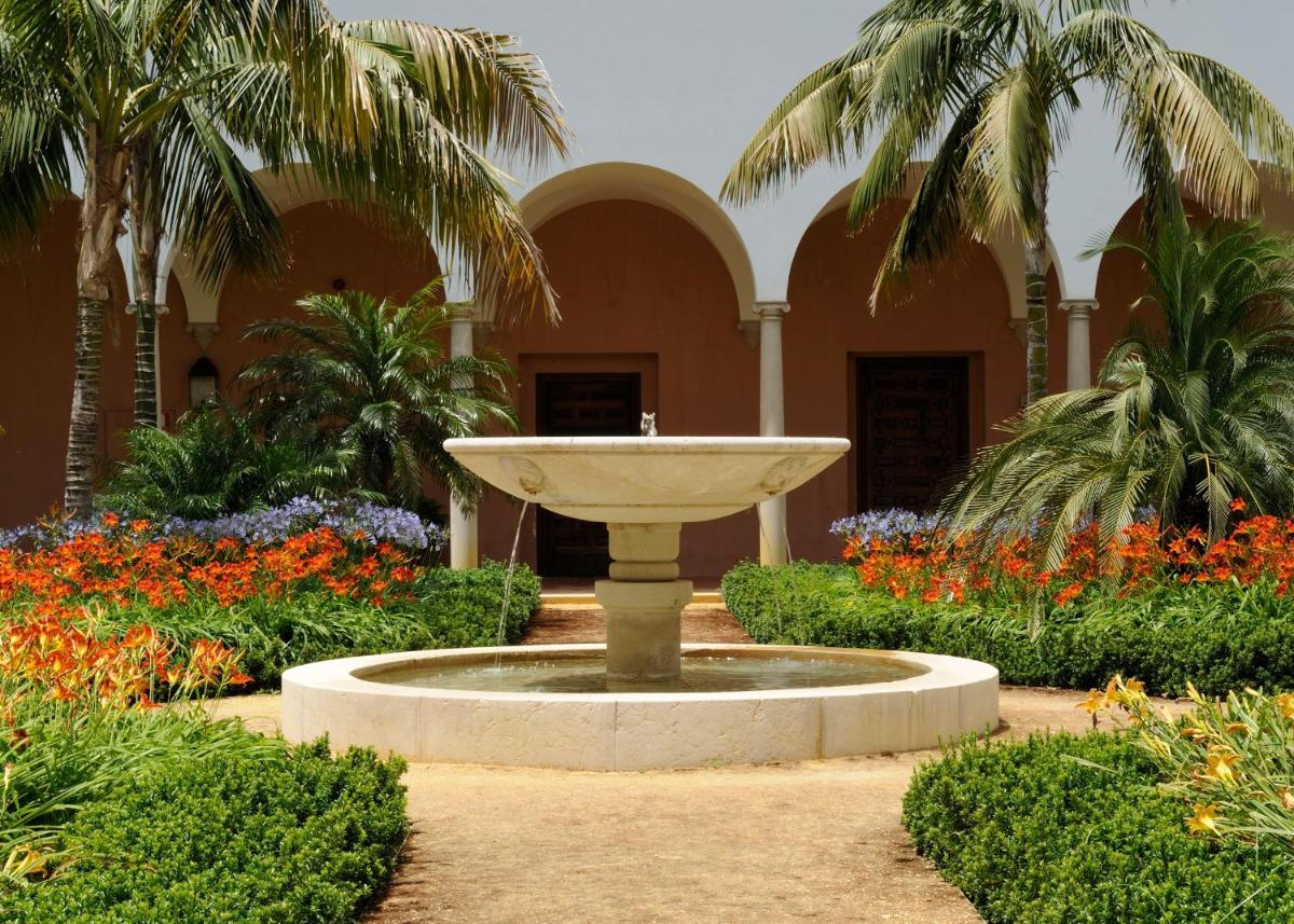 Jardín al aire libre en Finca Cortesin Hotel Golf & Spa