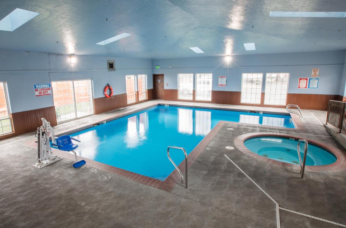 Bridgeway Inn & Suites - Portland Airport - Housity