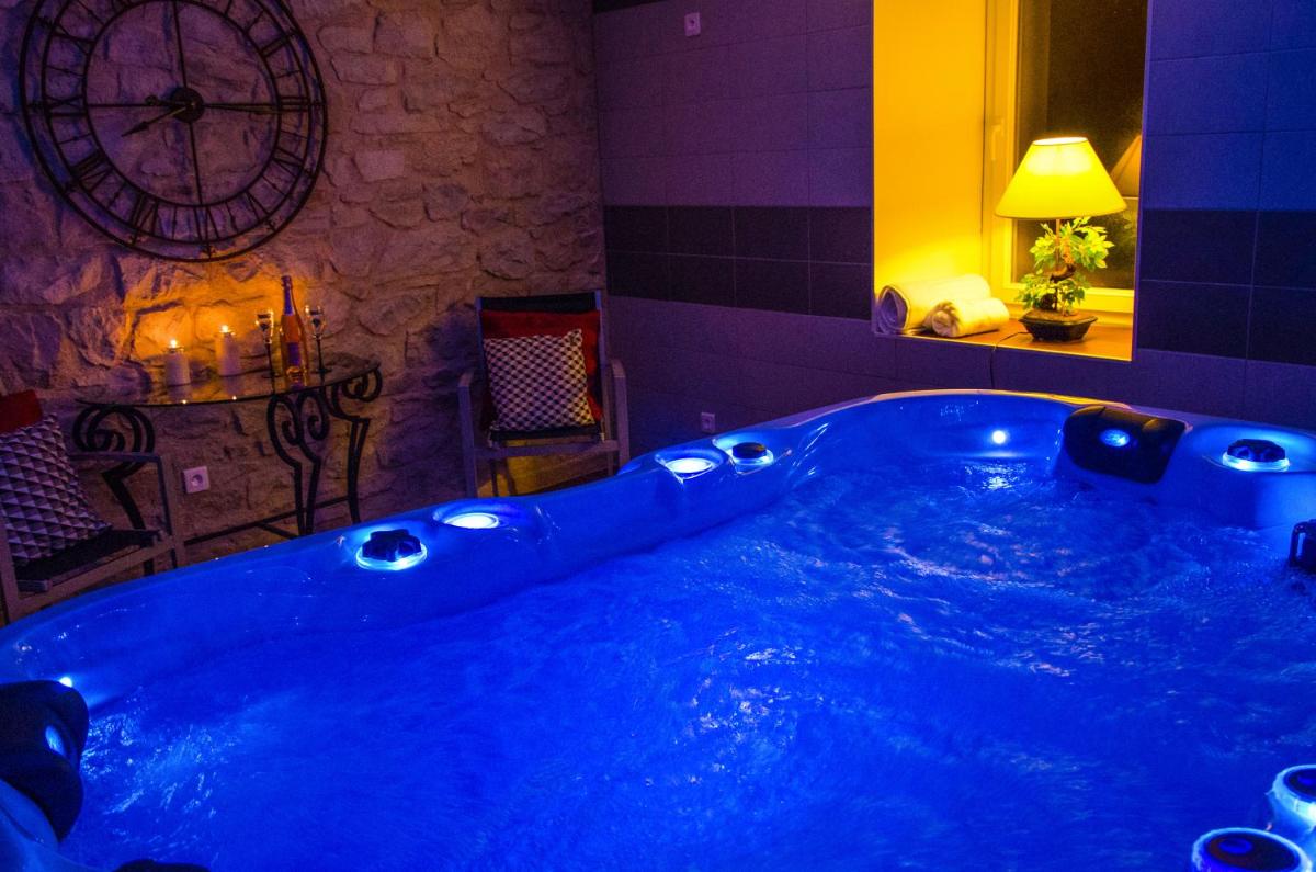 Logis hôtel Aux Berges de l'Aveyron - Housity