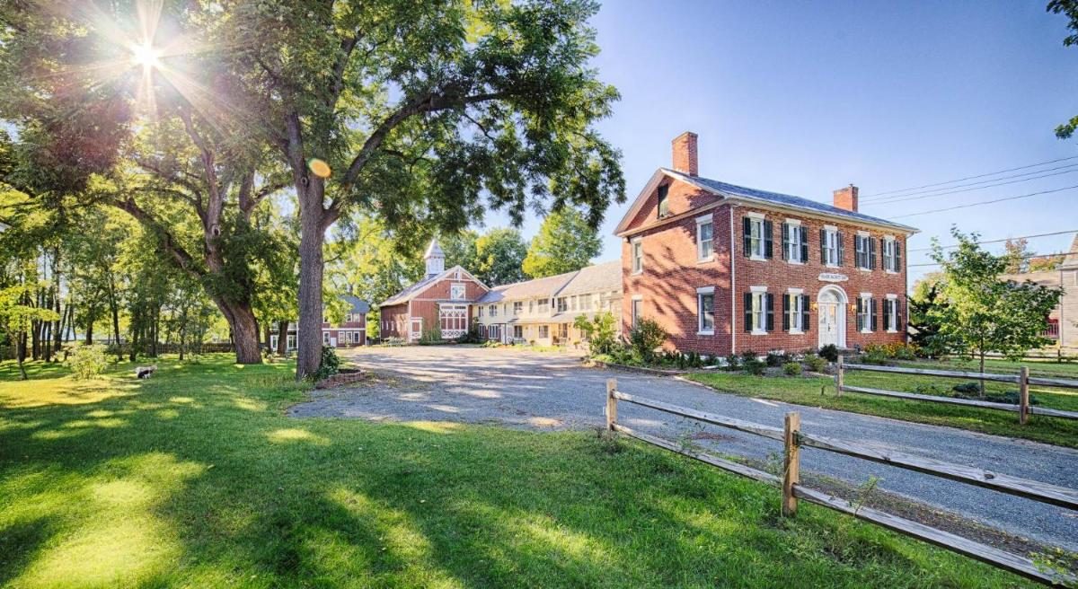 The Black Walnut Inn - Housity