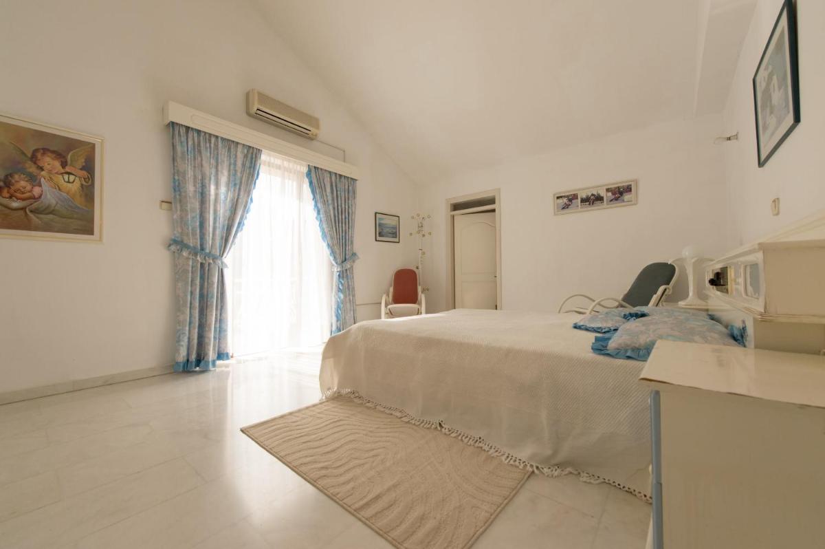 Kiriaki House - Housity