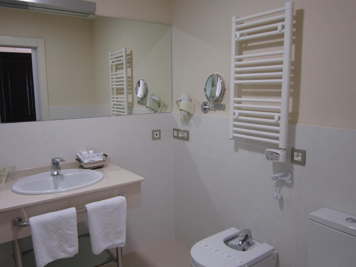 Un baño de Balneario Cervantes
