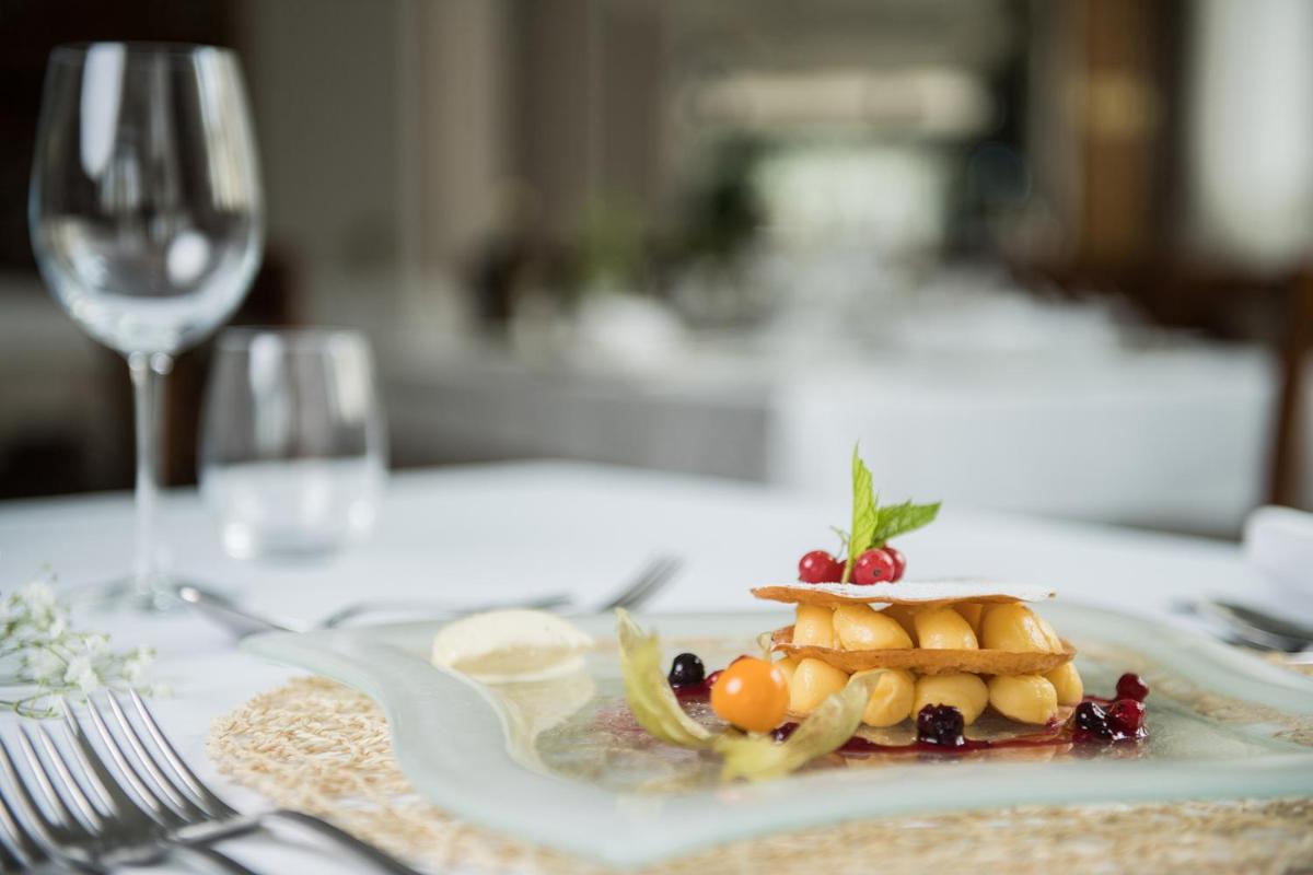 Comida en o cerca de este hotel