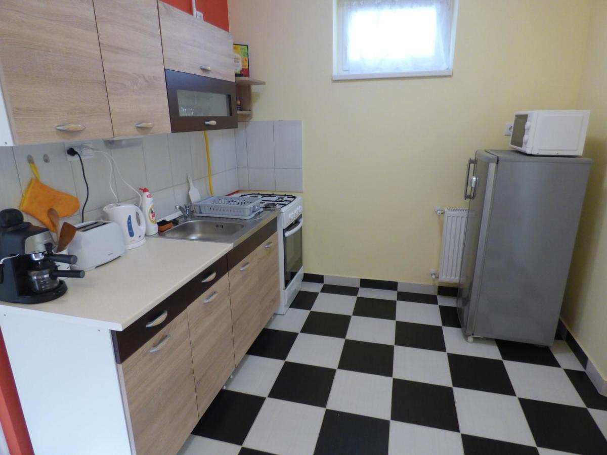 Yellow Apartment - Housity