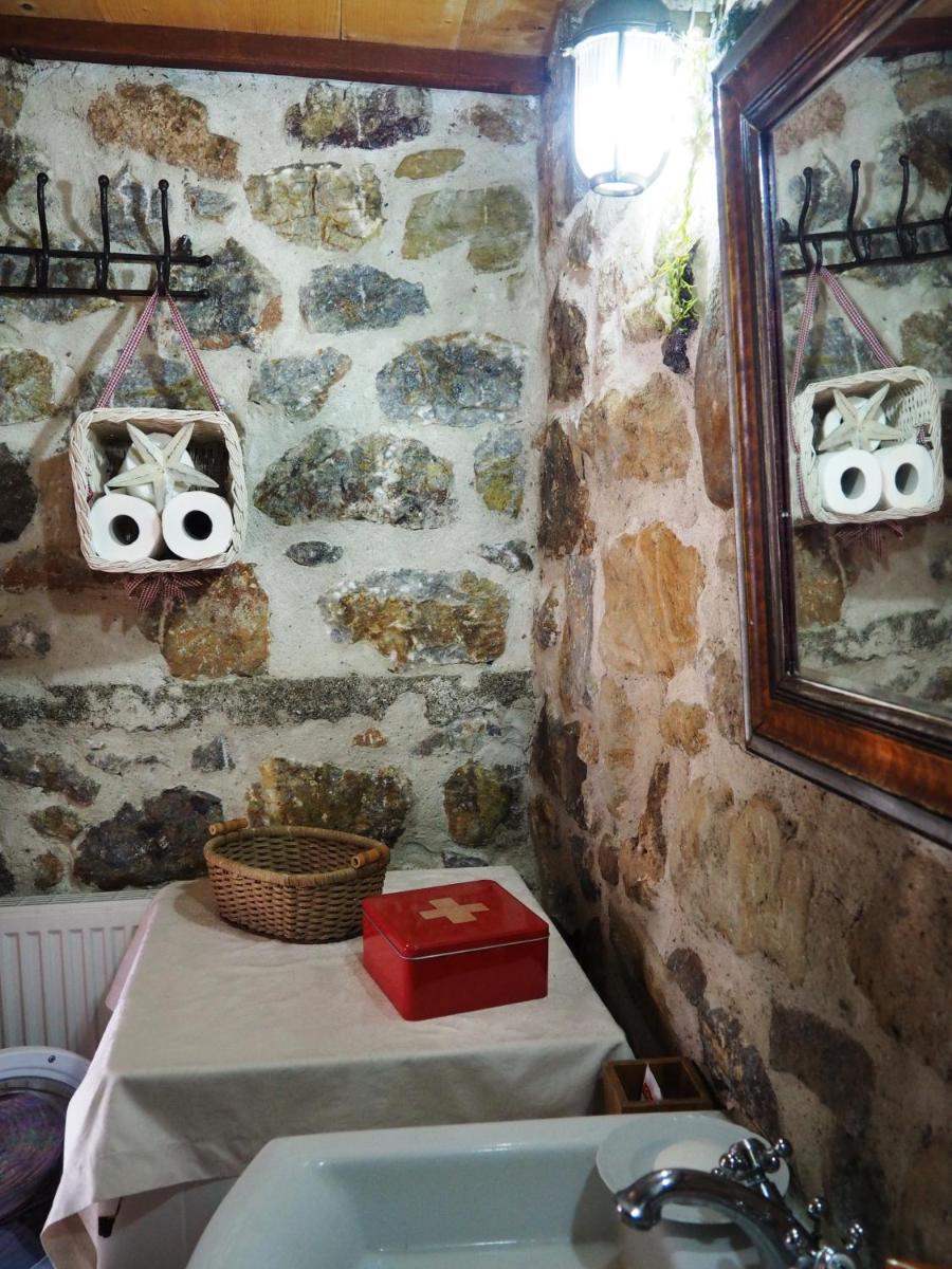 Paliouri House - Housity