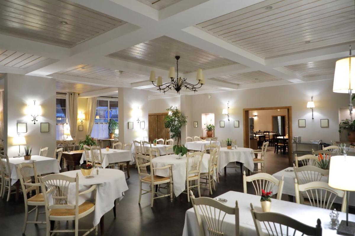 Restaurant ou autre lieu de restauration dans l'établissement Hotel de la Jamagne & Spa