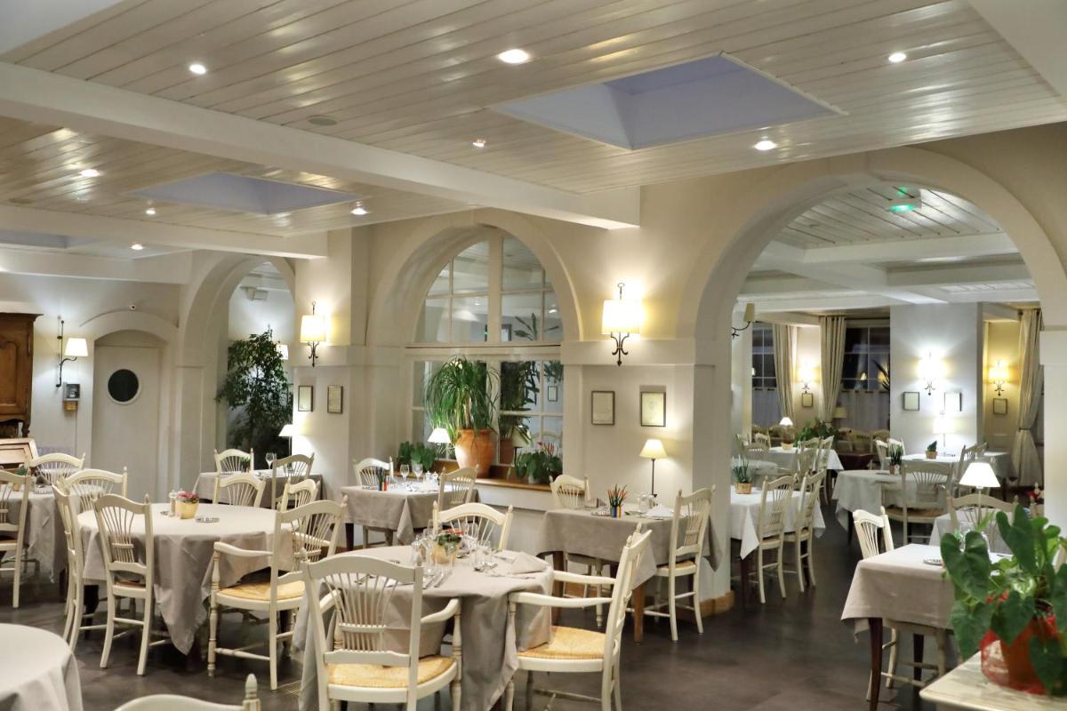 Restaurant ou autre lieu de restauration dans l'établissement Hotel de la Jamagne & Spa