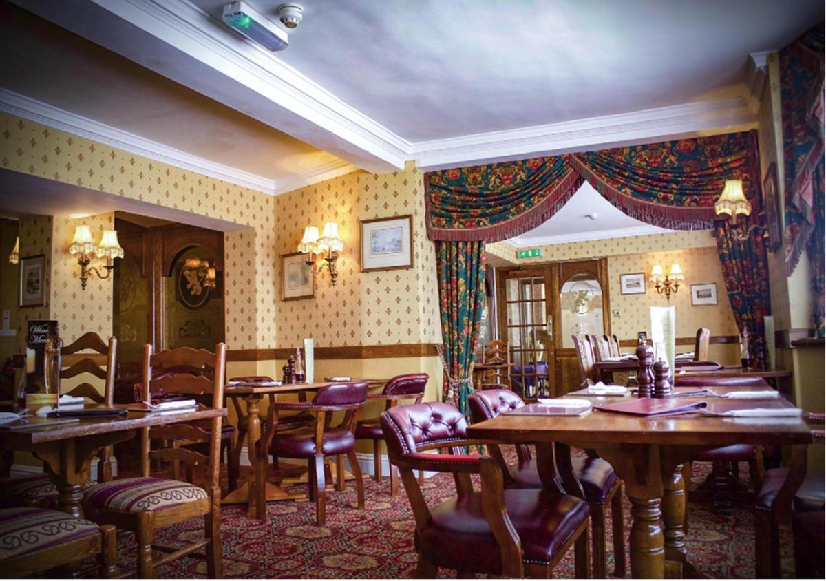 The Golden Lion Hotel - Housity