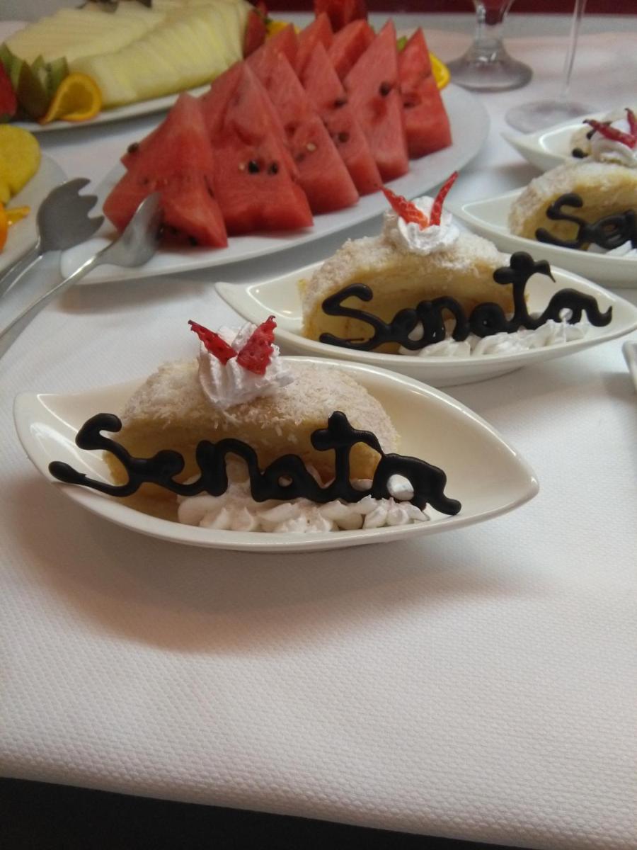 Comida en o cerca de este hotel
