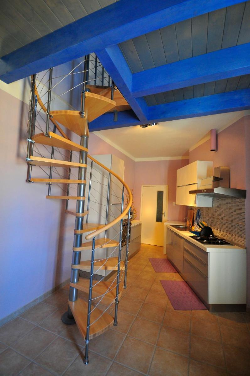 Blue House - Housity