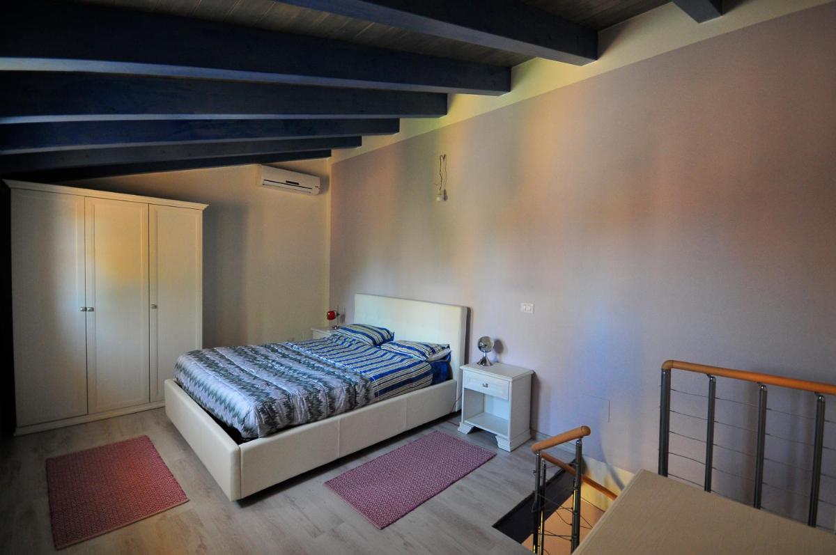 Blue House - Housity