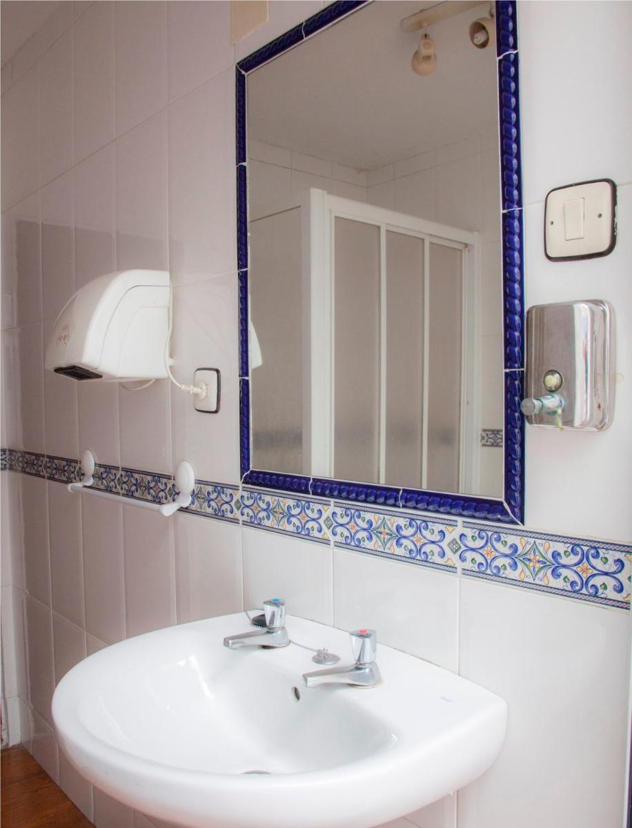 Hostal París - Housity