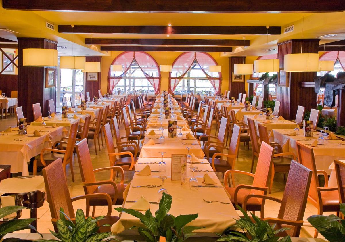 Un restaurante o sitio para comer en Playacartaya