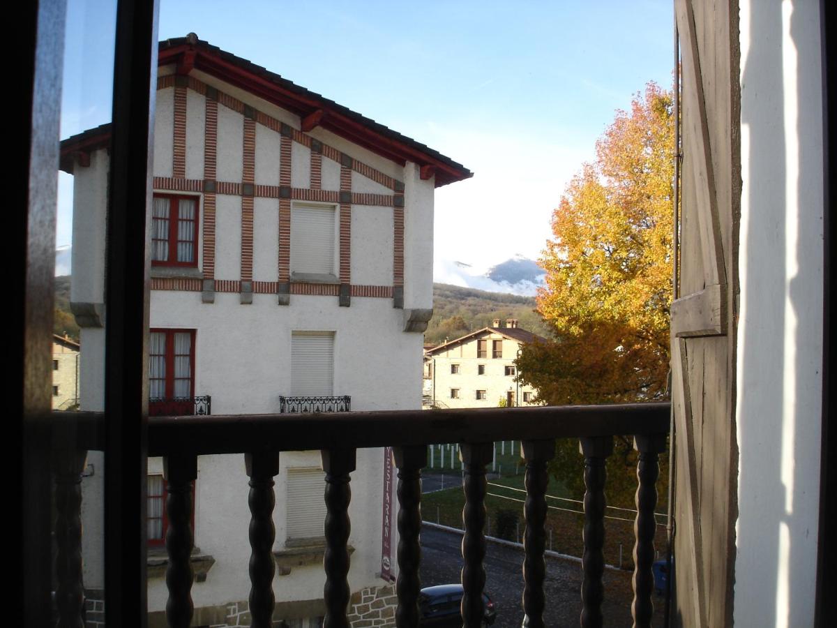 Hostal Ayestaran II - Housity