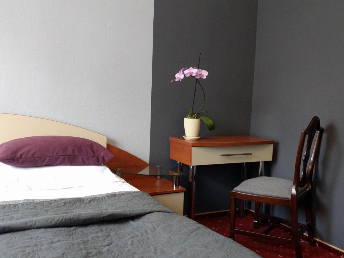 Kaiser Hotel - Housity