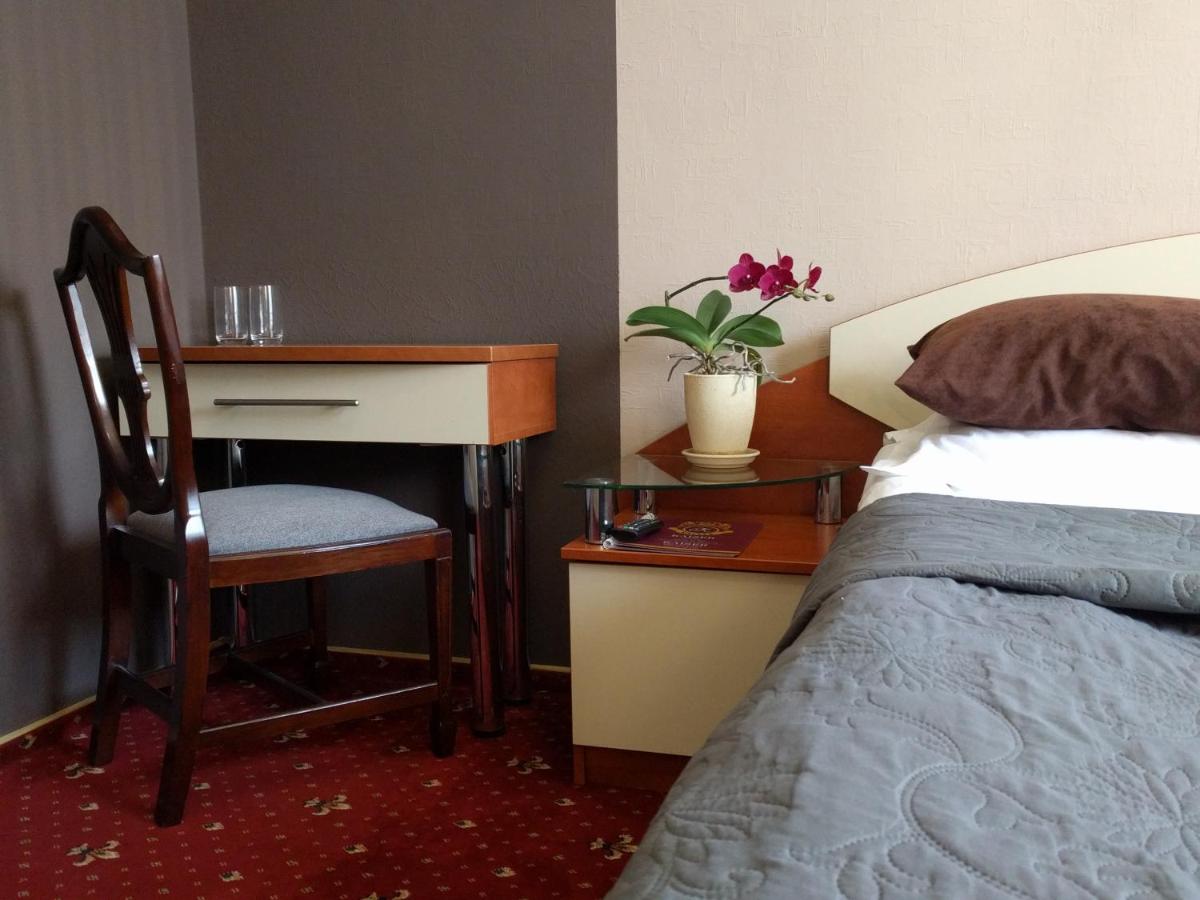 Kaiser Hotel - Housity