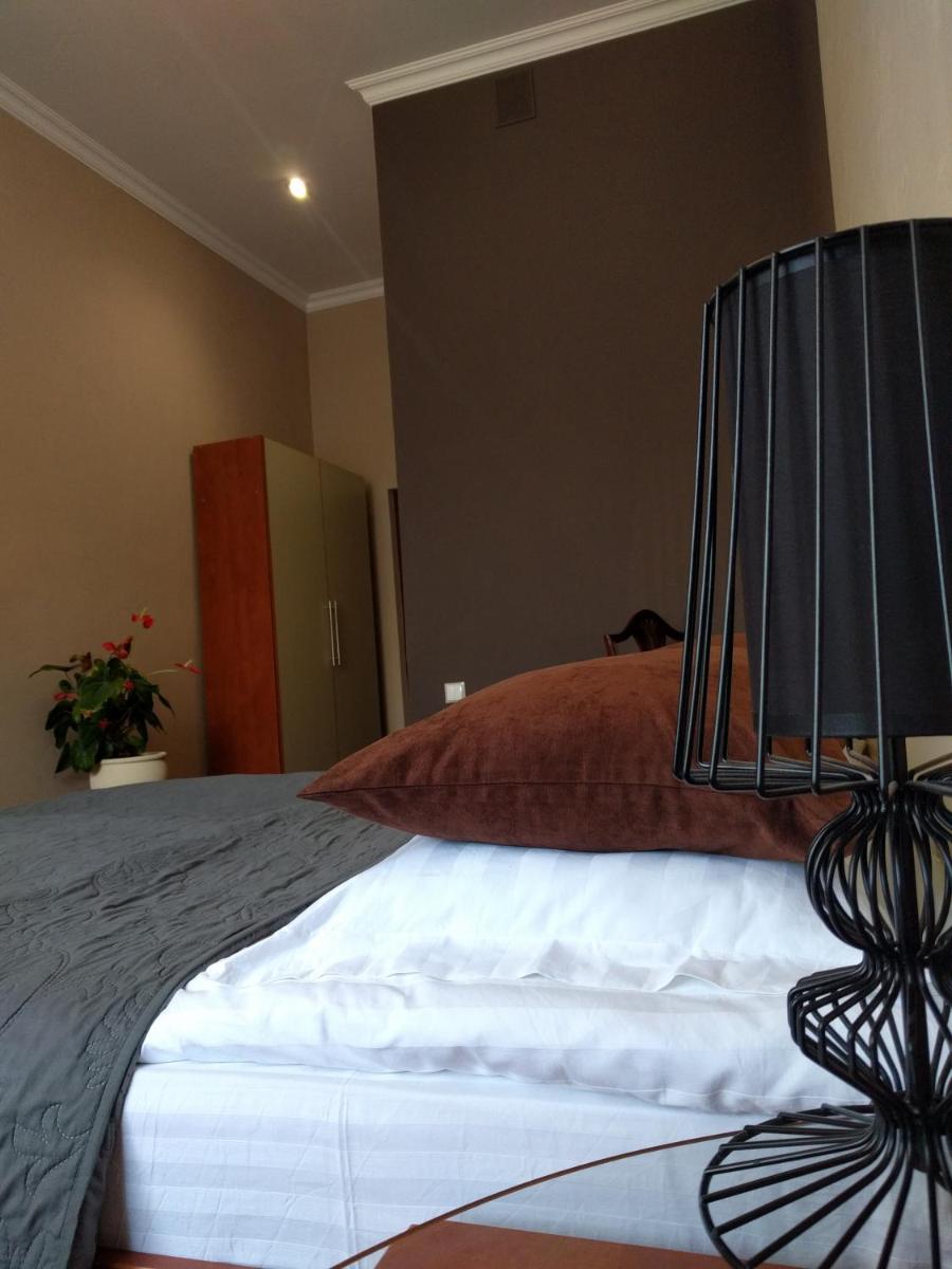 Kaiser Hotel - Housity