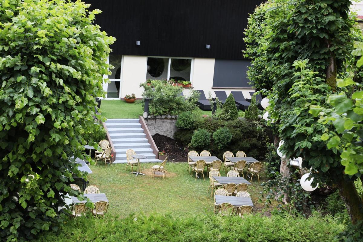 Jardin de l'établissement Hotel de la Jamagne & Spa