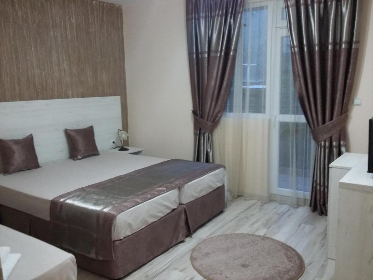 Suitetrails - Guest House Adriya