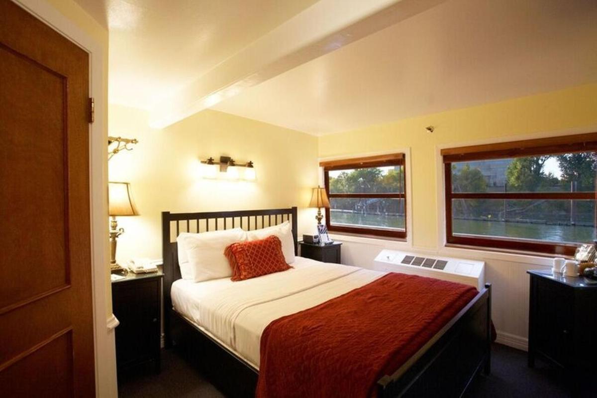 Delta King Hotel - Housity