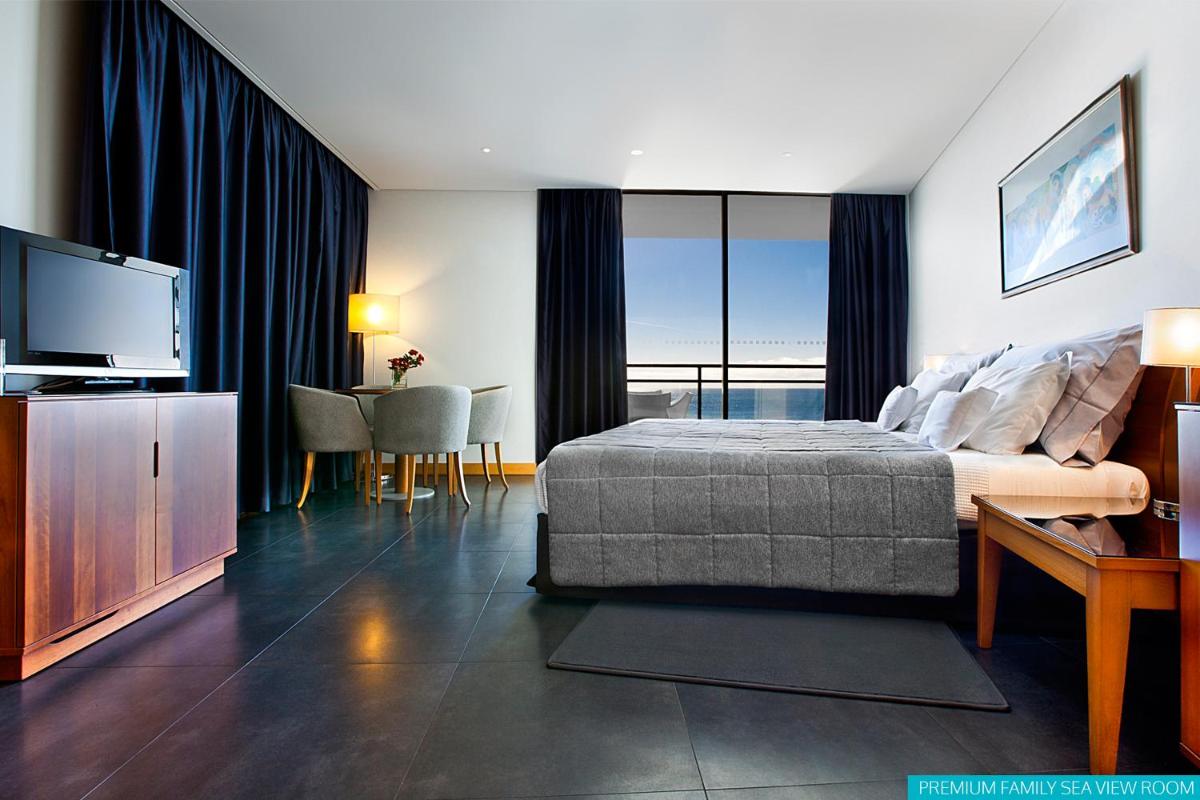 Uma cama ou camas num quarto em VidaMar Resort Hotel Madeira