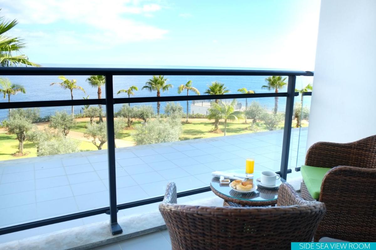 Uma varanda ou terraço em VidaMar Resort Hotel Madeira