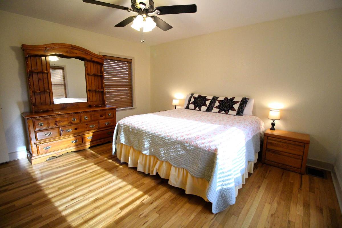 Peach Tree Inn & Suites - Housity