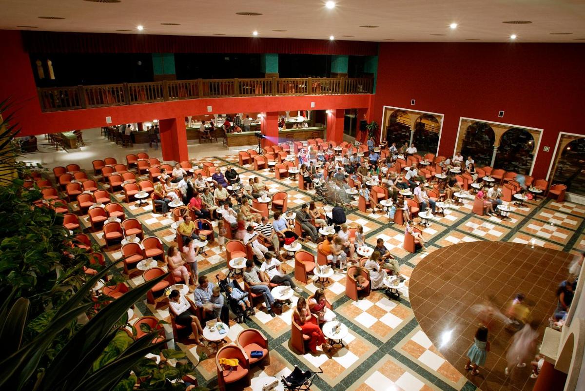 Clientes alojados en Playacálida