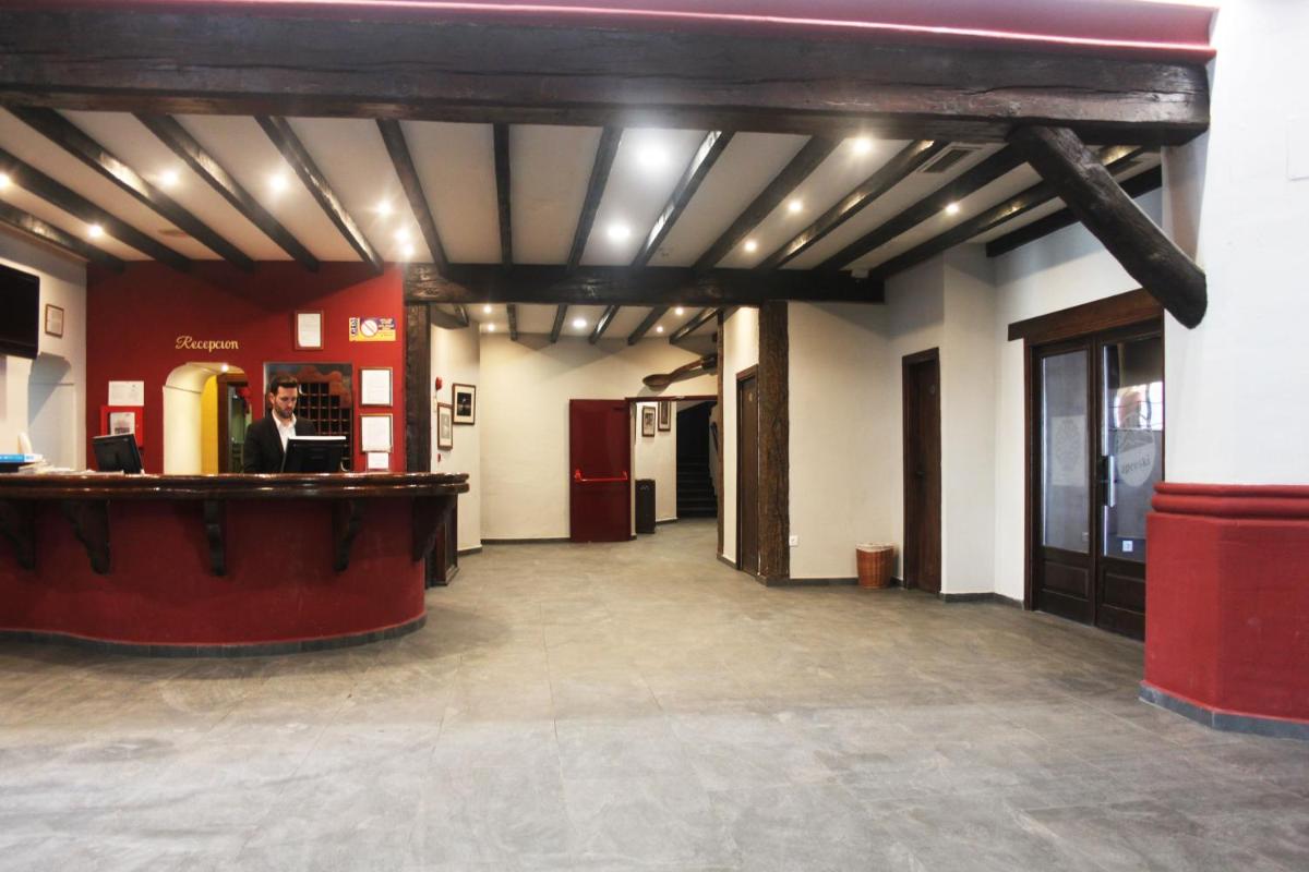 El vestíbulo o zona de recepción de Hotel GHM Monachil