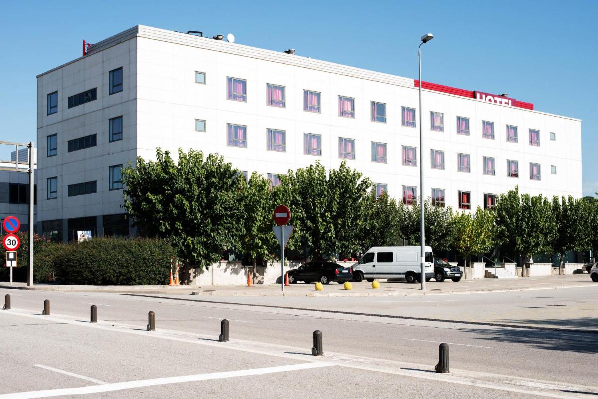 Hotel Cim Valles - Housity