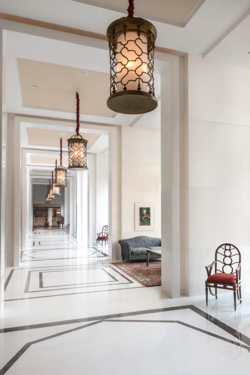 a living room with white walls and chandeliers at The Oberoi New Delhi in New Delhi a living room with white walls and chandeliers at The Oberoi New Delhi in New Delhi