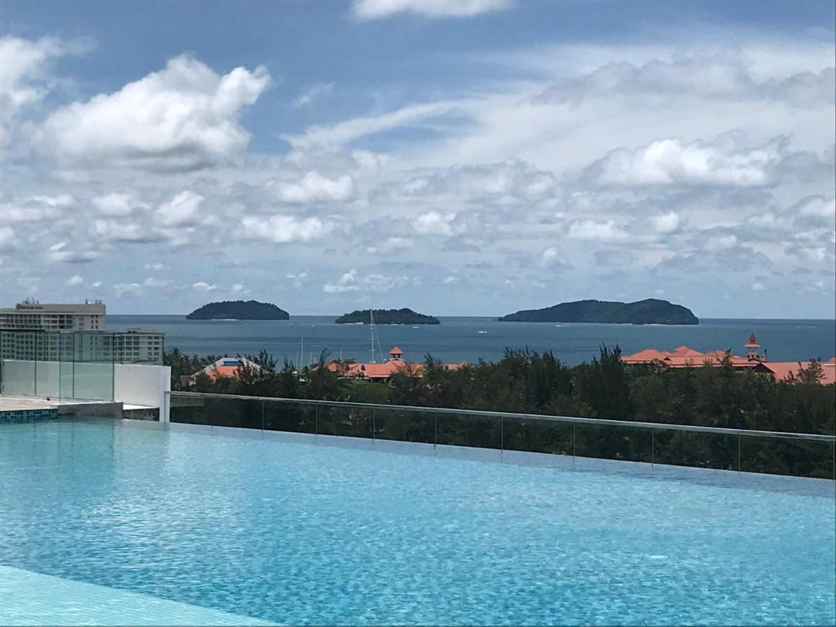 Sunset Seaview Vacation Condos @ Infinity Avenue - Housity