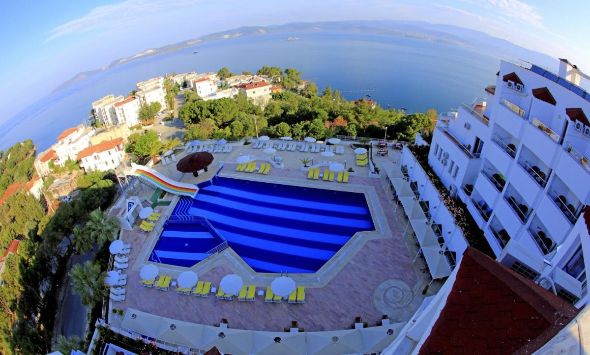 Roseira Beach Resort - Housity