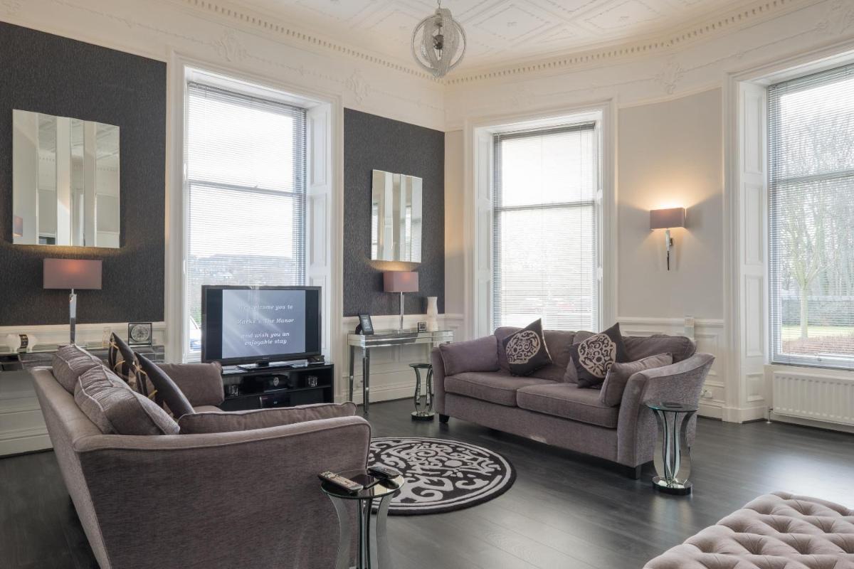Marks At The Manor Luxury Riverside Apartments - Sleeps up to 4, with Parking and Sky TV - Housity