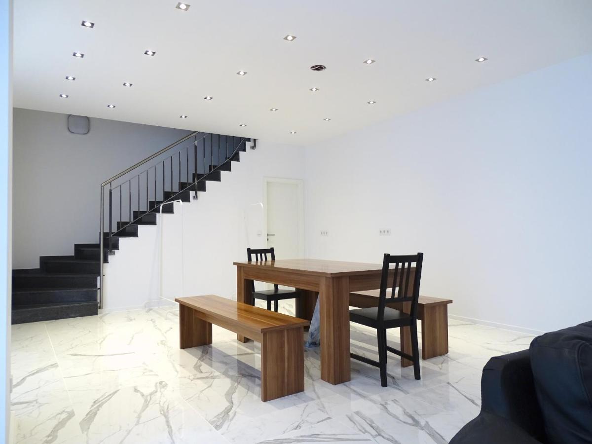AVI City Apartments KingHouse - Housity
