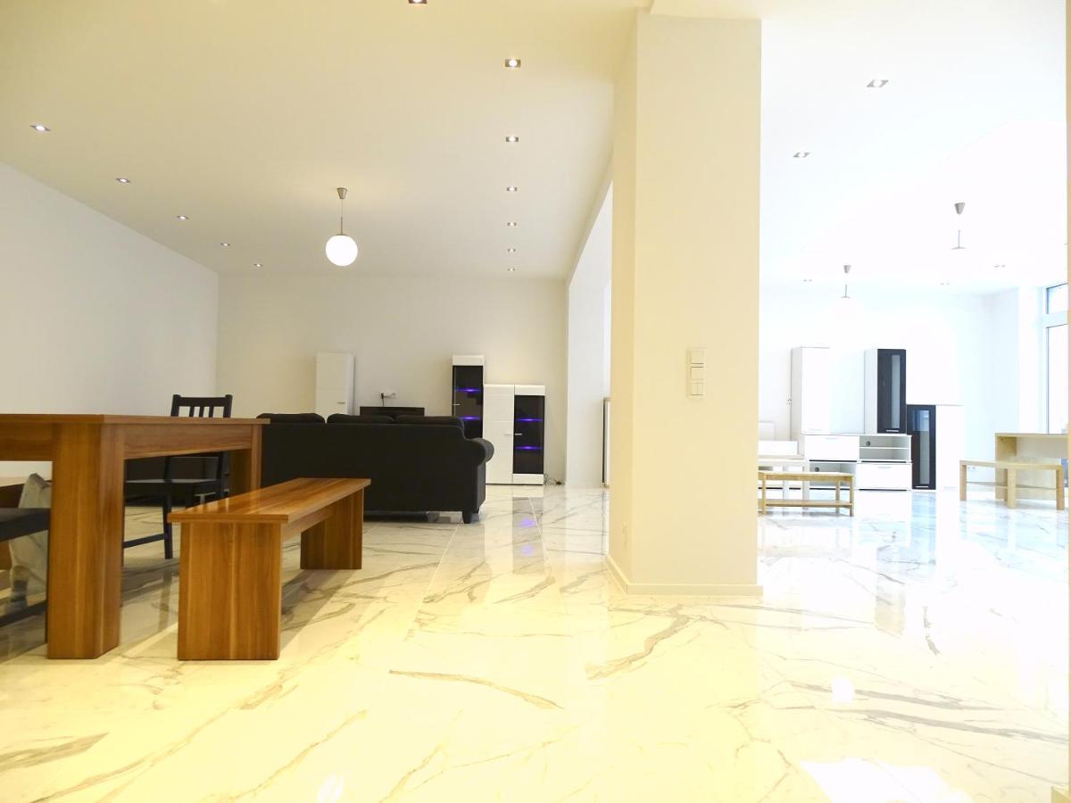 AVI City Apartments KingHouse - Housity