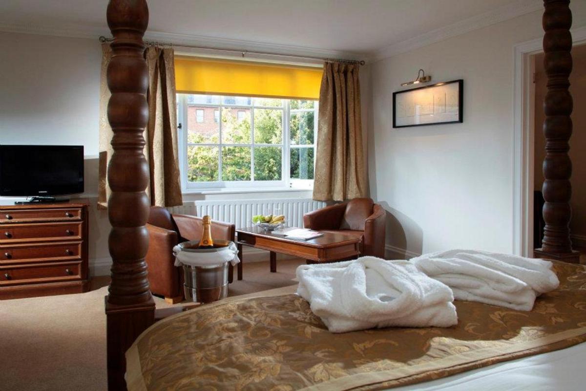 The Chequers Hotel - Housity