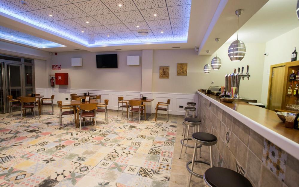 Hostal LLanos - Housity