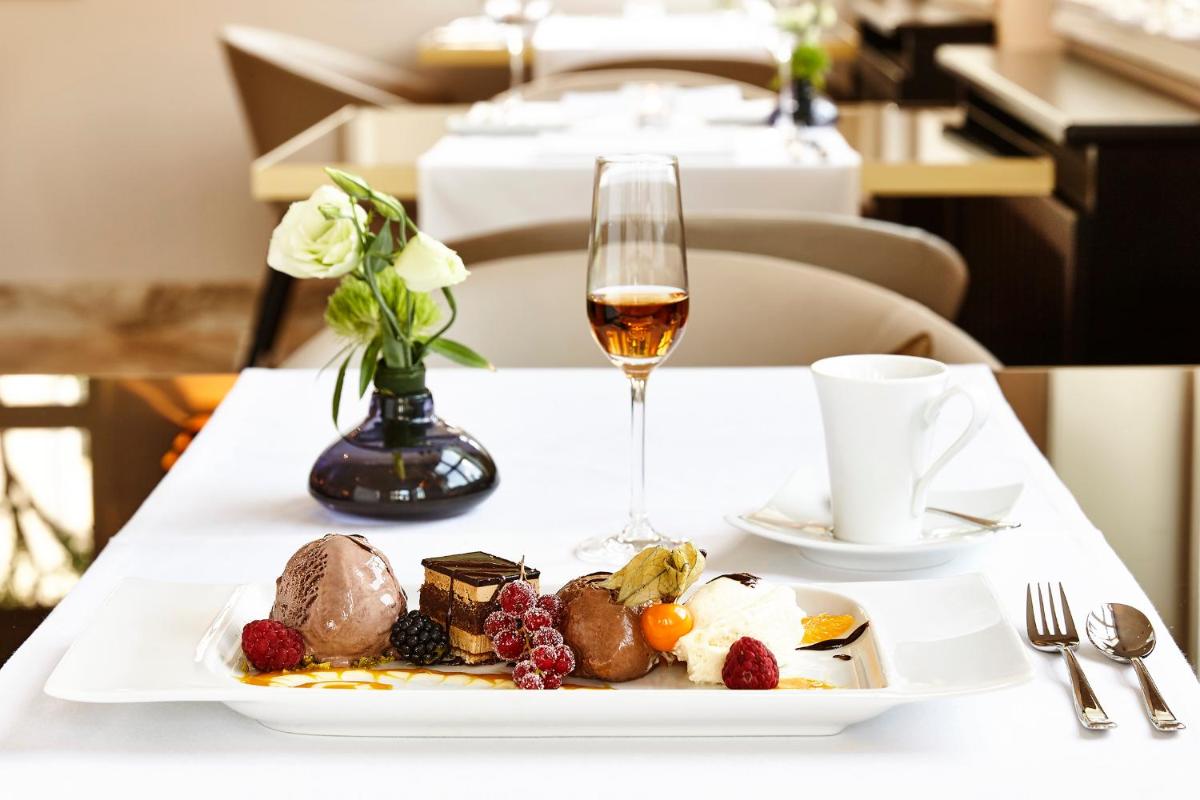 Essen im Hotel oder in der Nähe Essen im Hotel oder in der Nähe