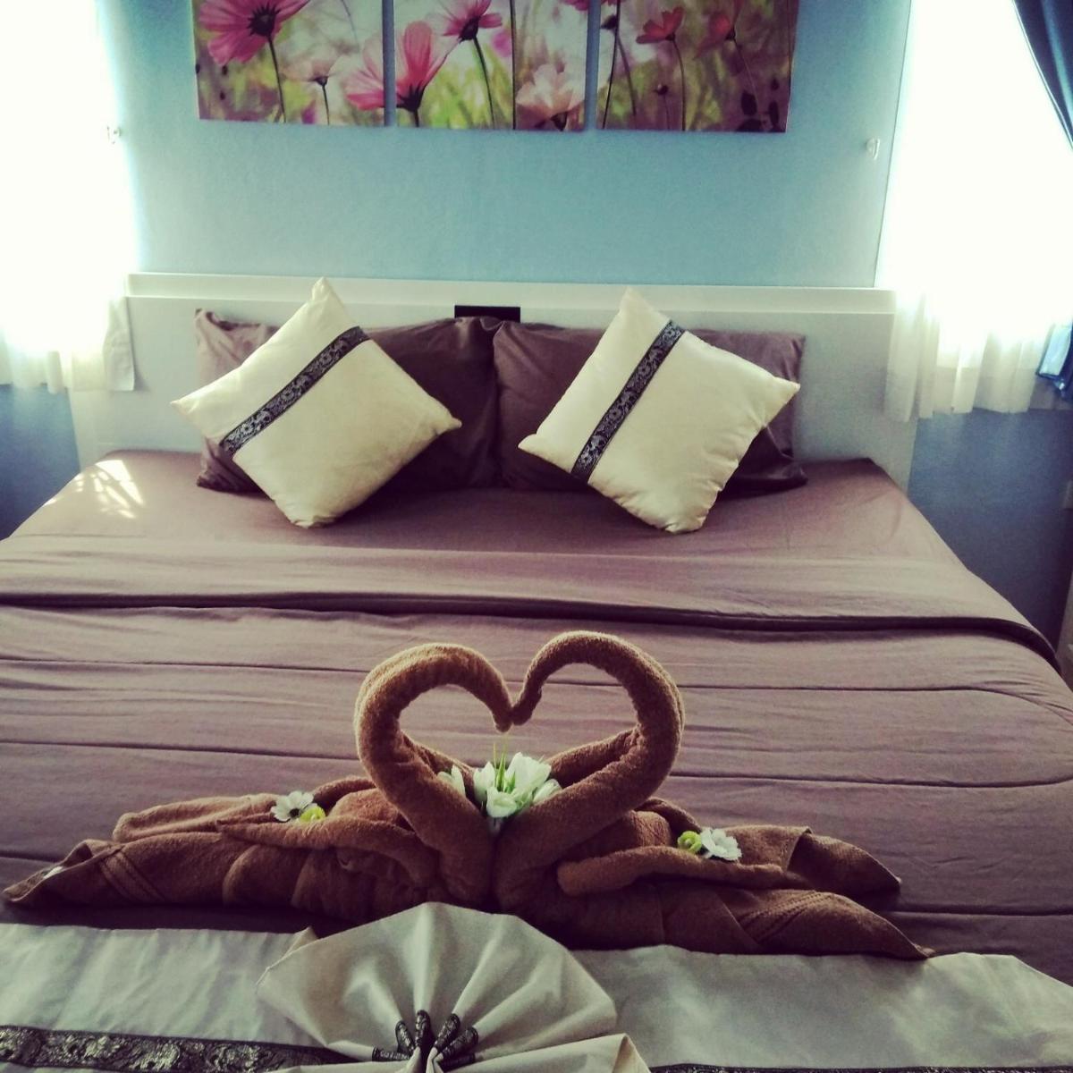 Bright Blue House - Housity