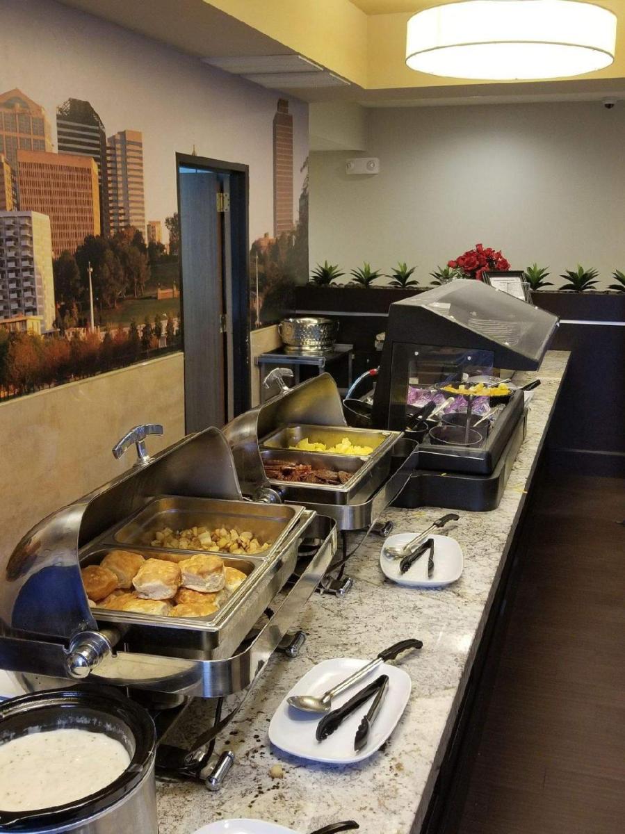Club Hotel Nashville Inn & Suites - Housity