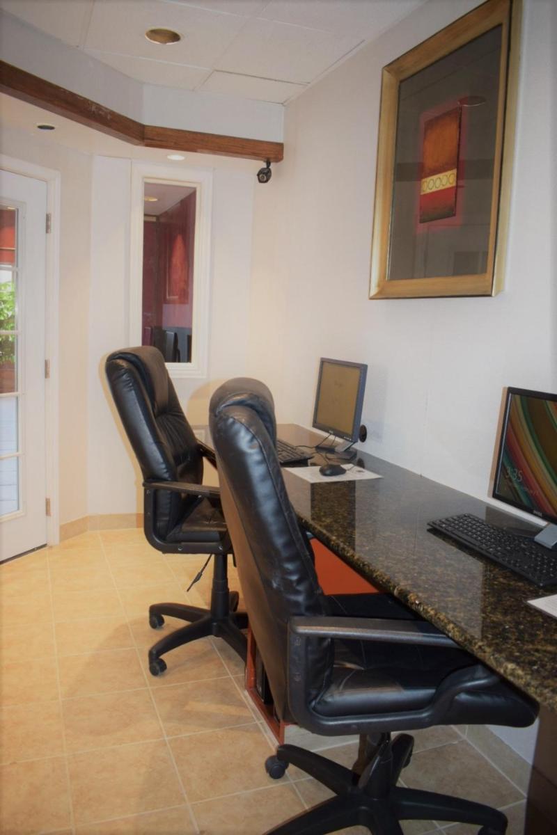 Texas Inn & Suites - Housity