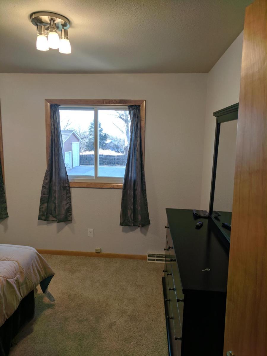 DIA BnB - Mountain View - Private floor - DIA Layover - Great entertainment and bed - Housity