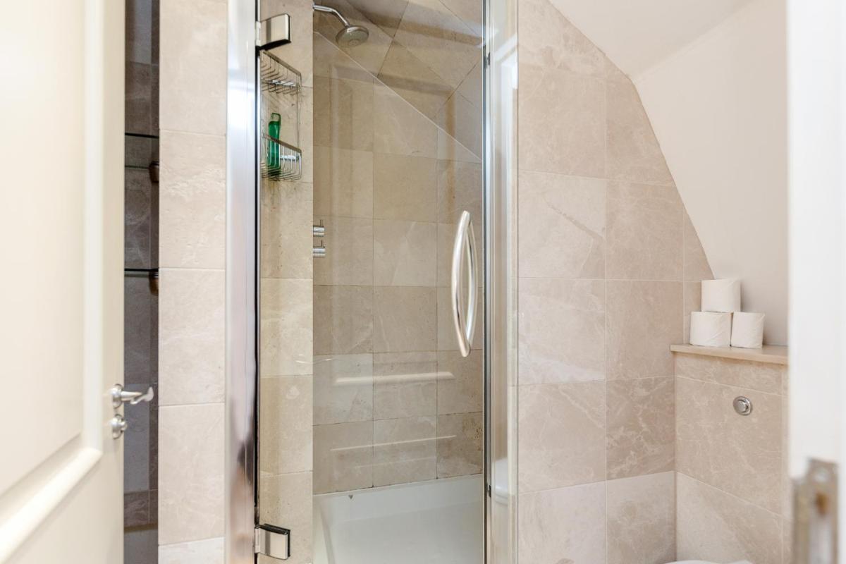 Outstanding Trafalgar Penthouse, sleeps 8 - Housity