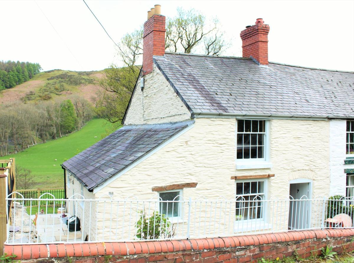 Riverside Cottage - Housity