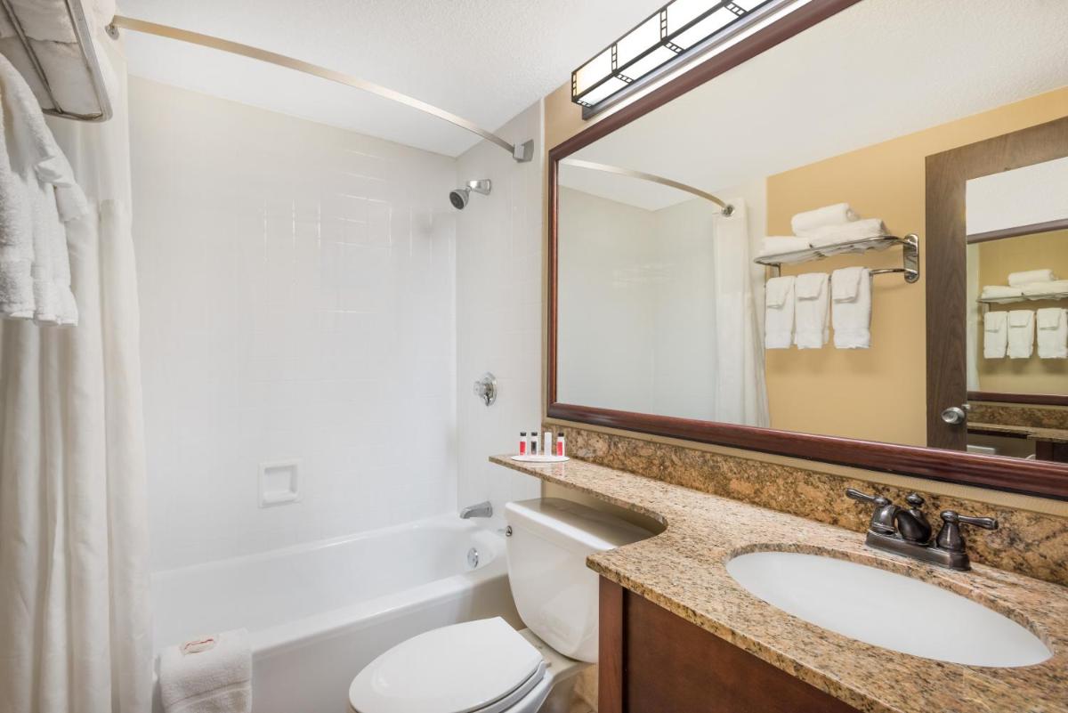 Ramada Plaza by Wyndham Portland - Housity