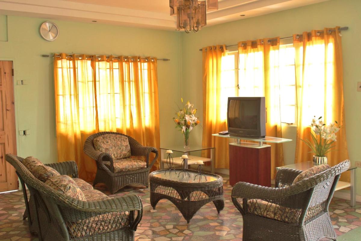 Presidents Inn Trinidad - Housity