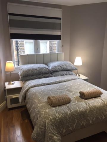 Stunning 2 bed flat Shepherds Bush - Housity